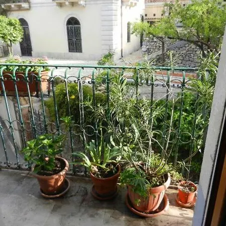 Apartment Nini Historic Centre