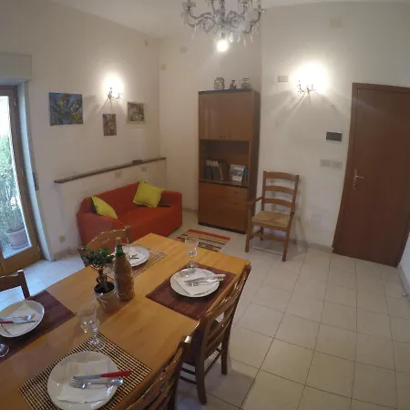 Nini Historic Centre Apartmán *